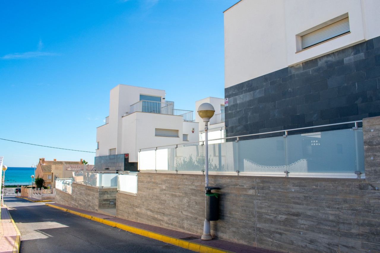 4 bedroom Villa for sale in Guardamar del Segura