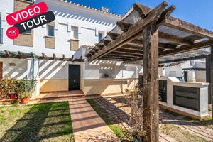 2 bedroom Townhouse for sale in La Torre Golf Resort