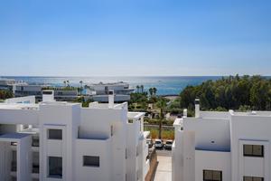3 bedroom Penthouse for sale in Estepona