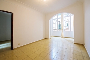 Ruim gedeeltelijk gerenoveerd appartment in de oude binnenstad Palma