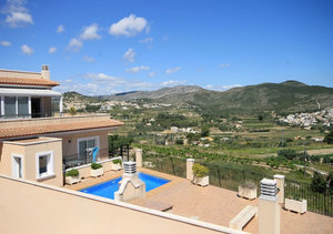 Spacious 4 bedroom apartment for sale in Benitachell with sea view