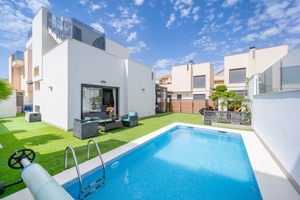 5 bedroom Villa for sale in Torrevieja