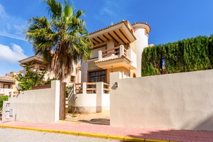 6 bedroom Villa for sale in Villamartin