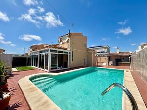 3 bedroom Villa for sale in Torrevieja