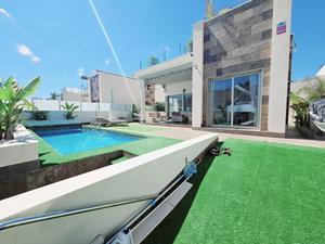 5 bedroom Villa for sale in Orihuela Costa