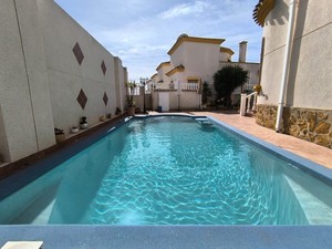 3 bedroom Villa for sale in El Raso