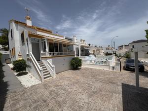 3 bedroom Villa for sale in Villamartin