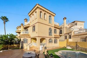 5 bedroom Villa for sale in Orihuela Costa