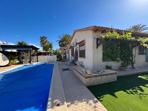 3 bedroom Villa for sale in Cabo Roig