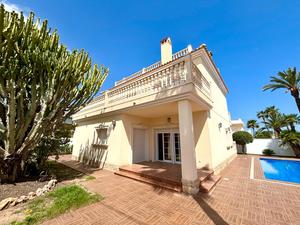 4 bedroom Villa for sale in Cabo Roig
