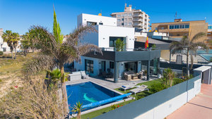 4 bedroom Villa for sale in Torrevieja