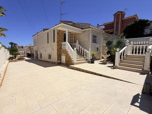 5 slaapkamers Villa te koop in Torrevieja