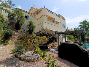 4 bedroom Villa for sale in Las Ramblas Golf