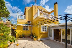 4 bedroom Villa for sale in Torrevieja