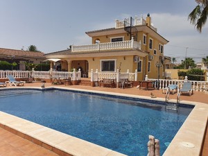 6 bedroom Villa for sale in Los Balcones