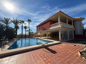 6 bedroom Villa for sale in Torrevieja