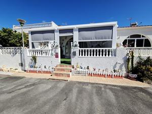 2 bedroom Villa for sale in Torrevieja