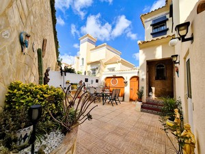 3 bedroom Villa for sale in Villamartin