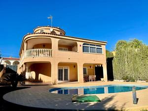 4 bedroom Villa for sale in Torrevieja