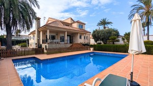 4 bedroom Villa for sale in Mil Palmeras