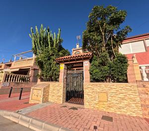 4 slaapkamers Geschakelde woning te koop in Torrevieja