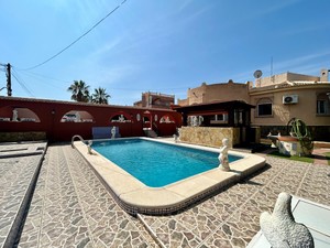 3 bedroom Villa for sale in El Chaparral