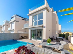 4 bedroom Villa for sale in Torrevieja