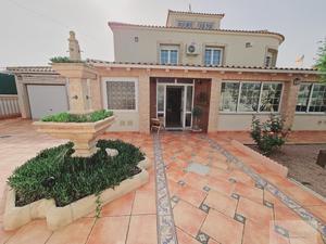5 bedroom Villa for sale in Torrevieja