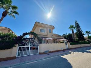 3 bedroom Villa for sale in Torrevieja