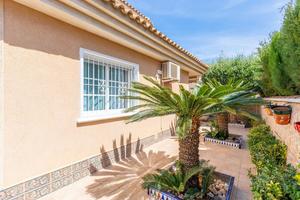 3 bedroom Villa for sale in Torrevieja
