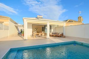 3 bedroom Villa for sale in Torrevieja