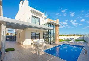 4 bedroom Villa for sale in Cabo Roig