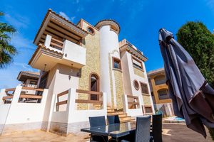 6 slaapkamers Villa te koop in Orihuela Costa