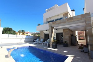 3 bedroom Villa for sale in Villamartin