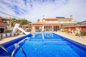 5 bedroom Villa for sale in Orihuela Costa