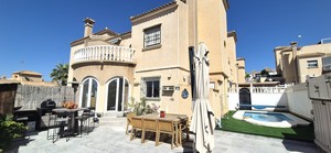 3 bedroom Townhouse for sale in El Galan
