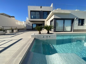 5 bedroom Villa for sale in San Miguel de Salinas