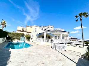 4 bedroom Villa for sale in Pinar de Campoverde
