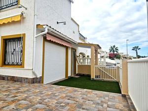6 slaapkamers Geschakelde woning te koop in Orihuela Costa