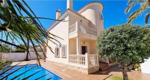 4 bedroom Villa for sale in Cabo Roig