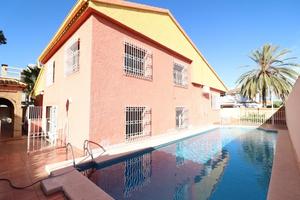 5 bedroom Villa for sale in Cabo Roig