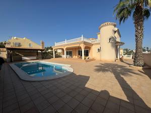 4 slaapkamers Villa te koop in Orihuela Costa