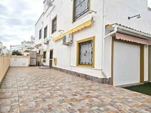 6 slaapkamers Geschakelde woning te koop in Orihuela Costa