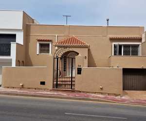 6 slaapkamers Geschakelde woning te koop in Torrevieja