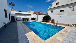 4 bedroom Villa for sale in Torrevieja
