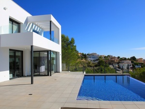 Nieuwbouw afgewerkte villa te koop in Javea