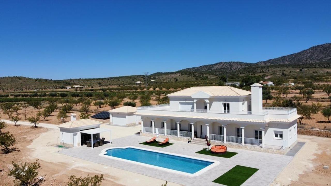 6 bedroom Villa for sale in Pinoso