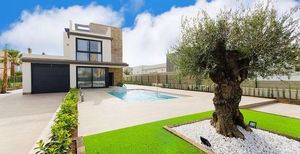 4 bedroom Villa for sale in Cabo Roig