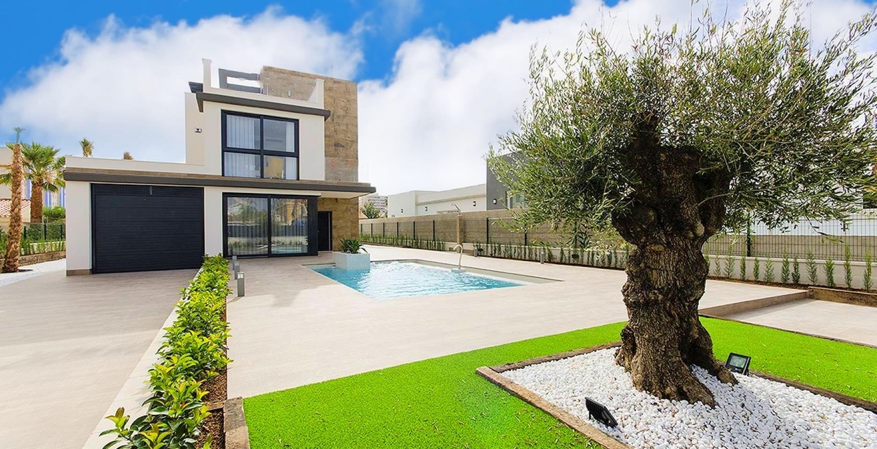 4 schlafzimmer Villa 
zum verkauf in Cabo Roig