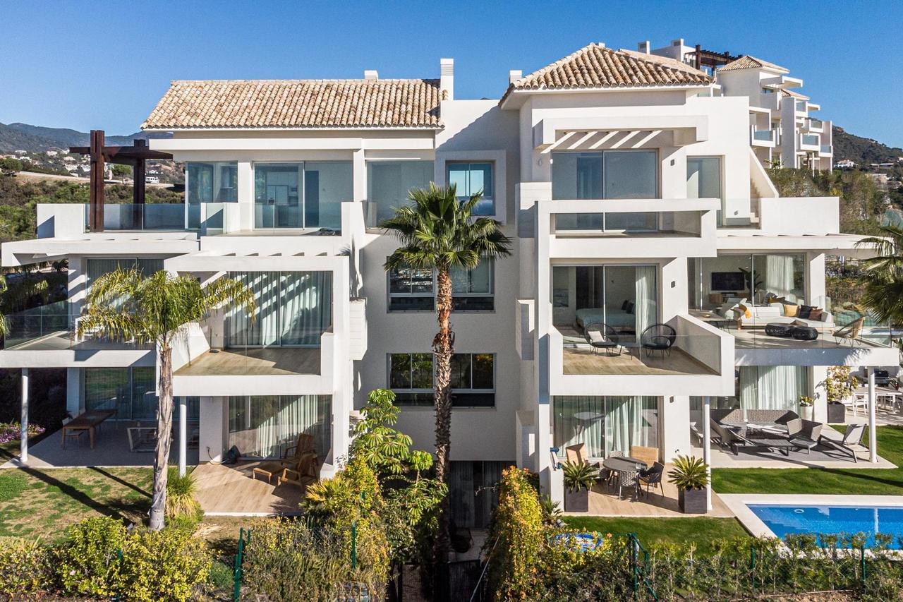 2 bedroom Apartment for sale in Benahavis